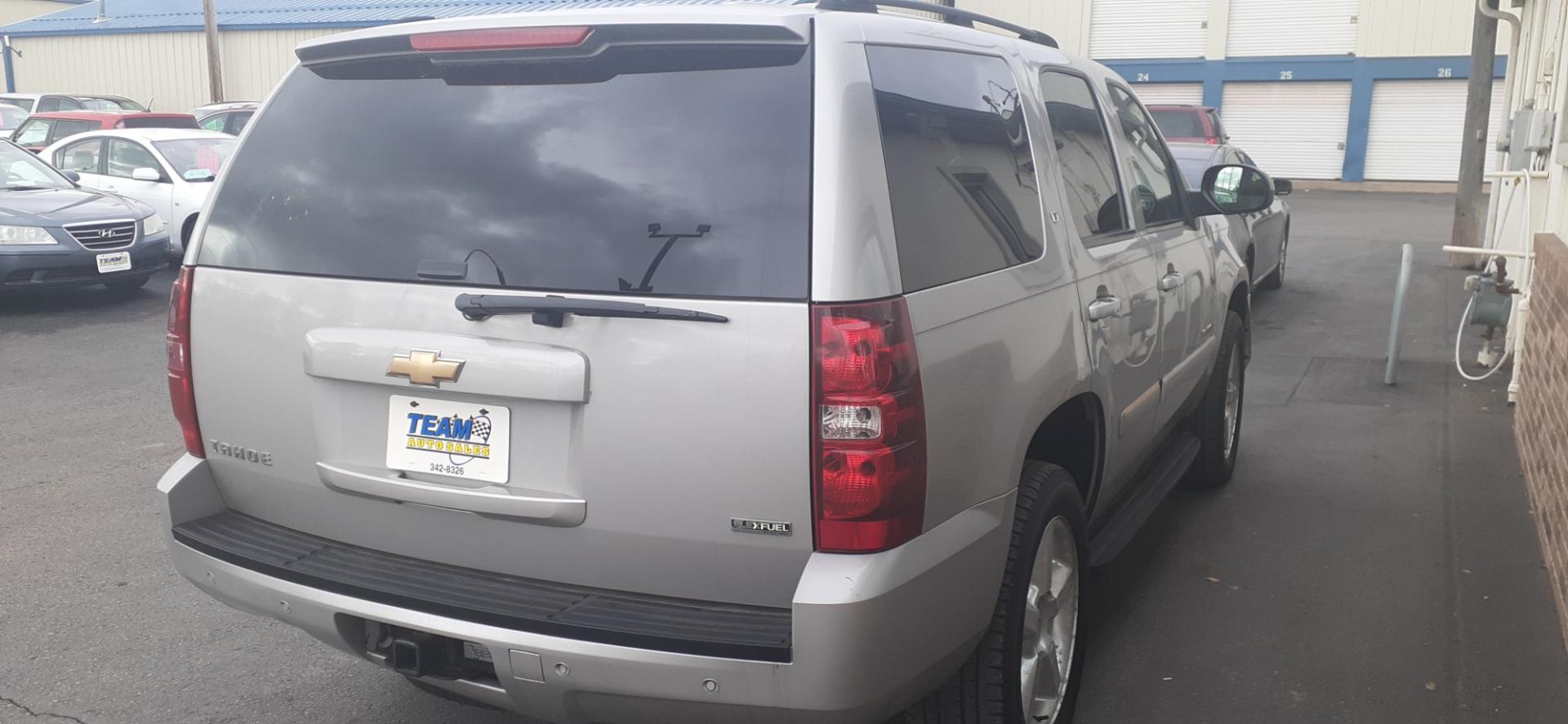 2007 Chevrolet Tahoe LS 4WD (1GNFK130X7J) with an 5.3L V8 OHV 16V FFV engine, 4-Speed Automatic Overdrive transmission, located at 2015 Cambell Street, Rapid City, SD, 57701, (605) 342-8326, 44.066433, -103.191772 - Photo#3